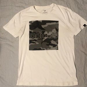 Adidas Graphic Tee Size: M